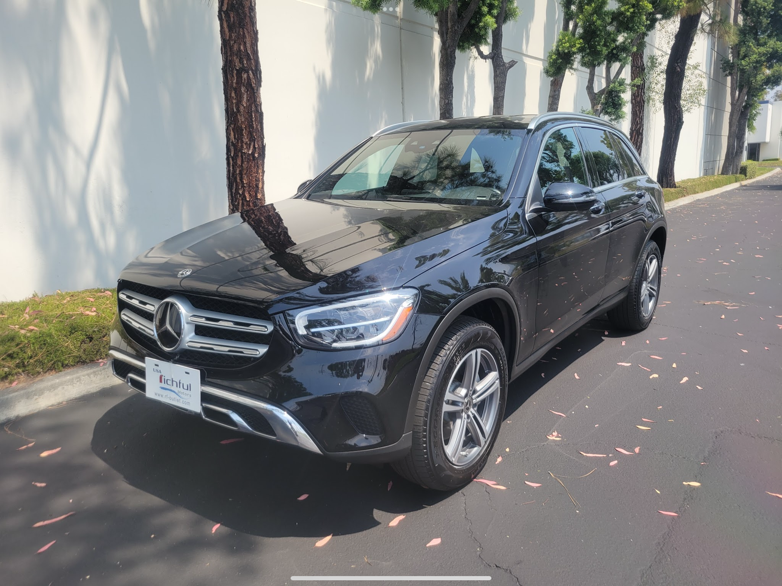 美國賓士原廠認證車CPO #798533 GLC300 152入手 原廠23P智慧跟車全套系統.LED頭燈.摸門解鎖.無線充電. …….經濟實用型原廠跟車版本