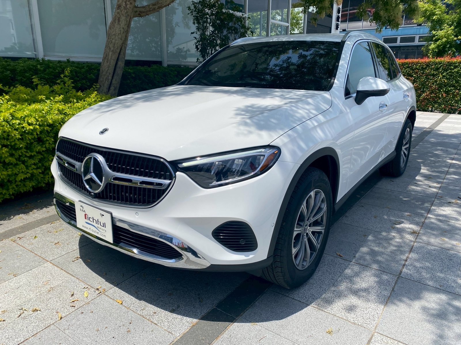 美國賓士原廠車輛 #131857 2024年全新大改款GLC300 不想買全新車 馬上折舊損失的人 請考慮這一部