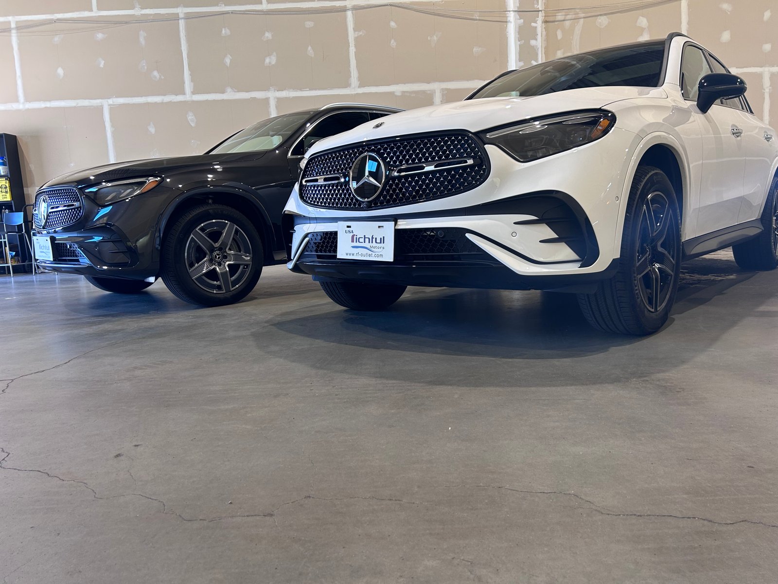 全新車 2025年全新GLC300SUV  最後ㄧ部  現在的匯率 多配備且現省新台幣60萬 P20 智慧頭燈.抬顯.通風.夜色全部都有了