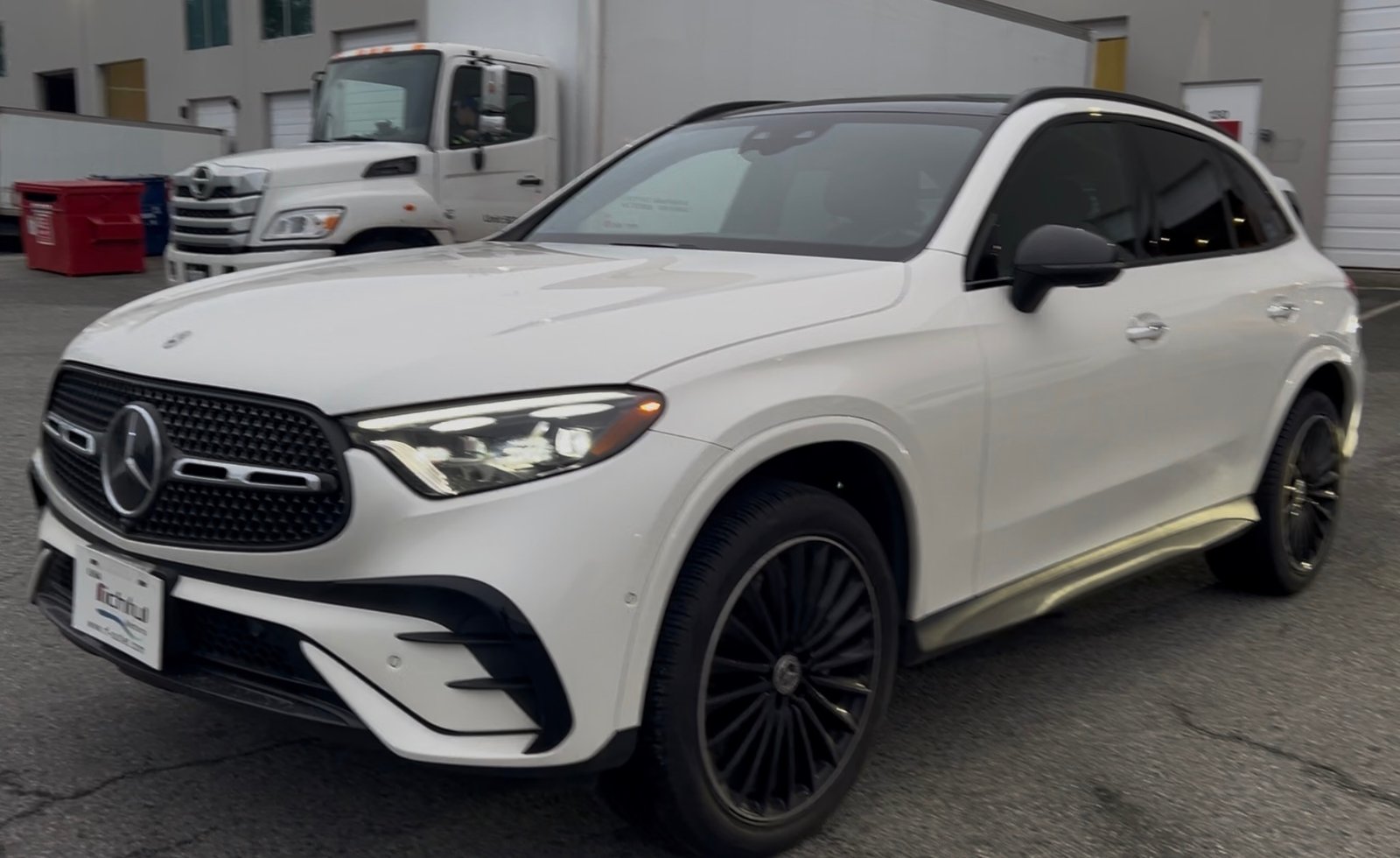 賓士原廠認證車CPO  最新入庫 2023/4  GLC300  抬頭顯示器.多光速.隔音玻璃.P20 越來越難找到這種里程的囉