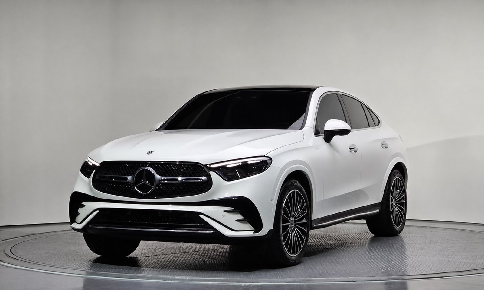 最受歡迎 GLC Coupe 酷背#213360 24/3 稀有入庫 現車ㄧ部 20” AMG 圈.P20.AMG.多光速.通風.抬頭.全景.…..
