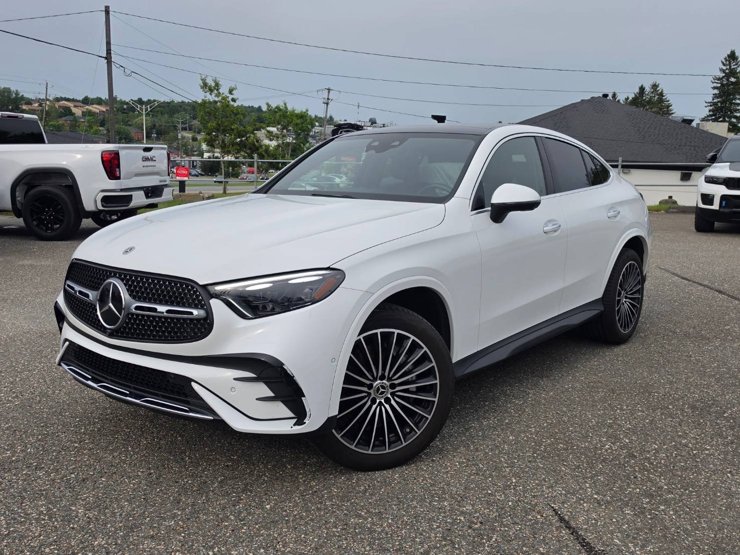 國外原廠Front Line車  超夯 24 GLC300 Coupe P20.數位頭燈.抬頭顯示.隔音玻璃. AMG.加選多幅大鋁圈